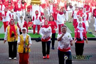 Rangkaian HJKS, Ratusan Warga Antusias Ikuti Senam Bersama Kormi Kabupaten Sukabumi