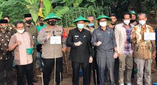 Polresta Bandung Polda jabar, Hadiri dan Lakukan Pengamanan Kunker Bupati Bandung Sekaligus Penanaman Bibit Jagung